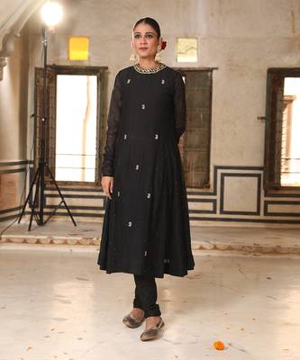 Siyaah Kali Suit Set in Black with Mukaish Zardosi Handwork 5