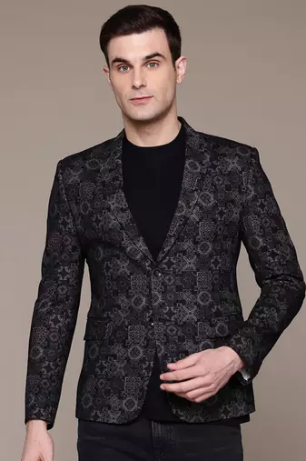 Men's knitted maroon single-breasted slim-fit block print blazer