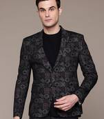 Men's knitted maroon single-breasted slim-fit block print blazer
