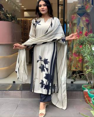 Women's Floral Printed Muslin Fabric Straight Kurta, Pant and Dupatta Set 3