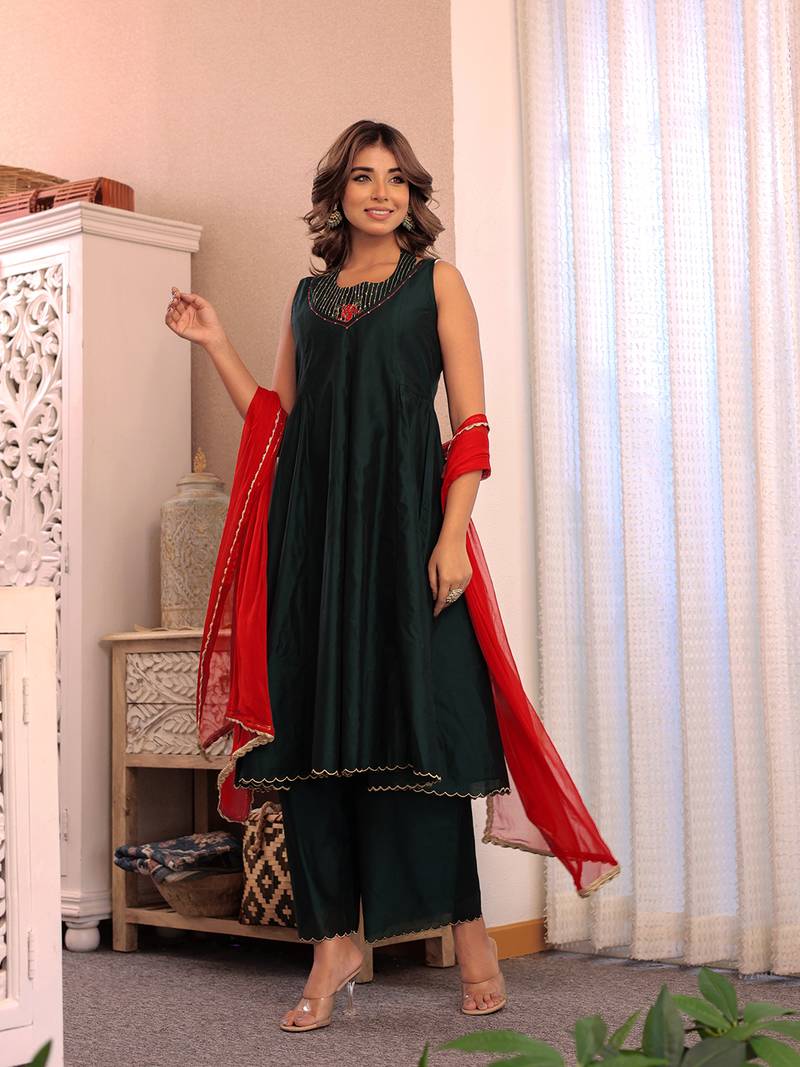 Women bottel green kurta set with red dupatta