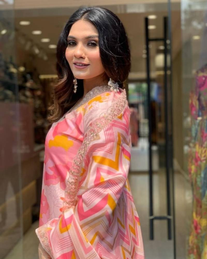 Printed Viscose Muslin Fabric Straight Kurta, Pant and Dupatta Set