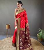 Red Soft Silk Saree With Beautiful Zig Zag Design With Zari Patta & Ikkat Weaving Pallu With Contrast Blouse