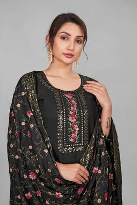 Black georgette embroidered kurta set dupatta 4