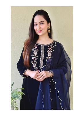 Blue velvet kurti with pant and dupatta for women 3