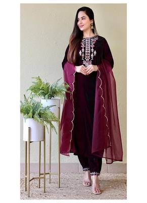 Maroon velvet kurti with pant and dupatta for women 3