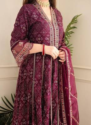 Bandhani printed and embroidered worked rayon kurti with pant and net dupatta 2