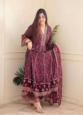 Bandhani printed and embroidered worked rayon kurti with pant and net dupatta 3