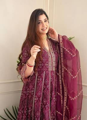 Bandhani printed and embroidered worked rayon kurti with pant and net dupatta 4