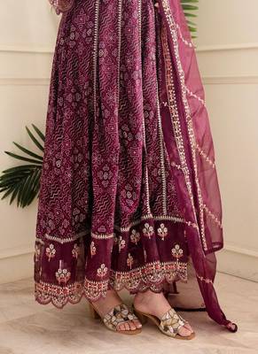 Bandhani printed and embroidered worked rayon kurti with pant and net dupatta 5