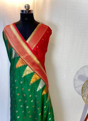 Green Foux Kanchipuram Sarees With A Temple Weaving Border With Contrast Blouse 5