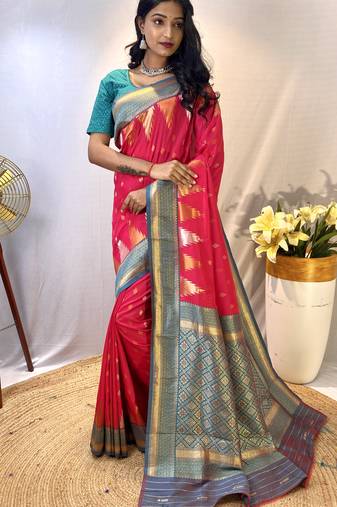 Pink Foux Kanchipuram Sarees With A Temple Weaving Border With Contrast Blouse