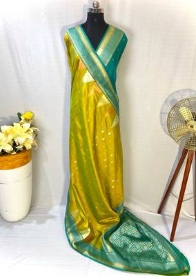 Pista Foux Kanchipuram Sarees With A Temple Weaving Border With Contrast Blouse 4