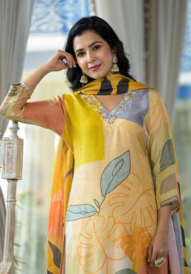 grey printed embroidered beads and stones straight muslin  kurta with pyjamas & dupatta 4