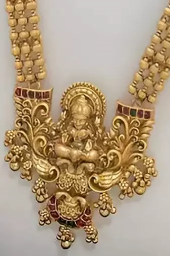 Magnificent gold-plated lakshmi pendant Necklace :: set