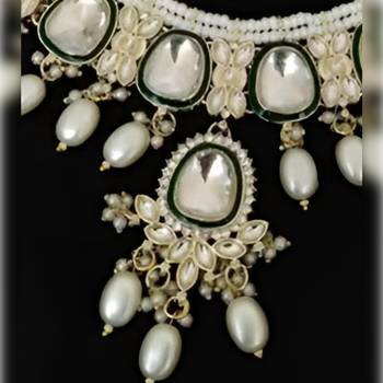 Exquisite pearl and emerald Necklace :: set 2