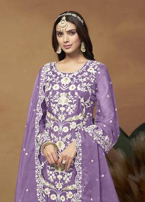 Lavender organza embroidered pakistani salwar kameez 3