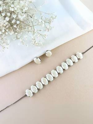 Glamorous fashionable eye-catching cream beaded choker and earrings set for women 1