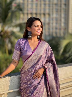 Lavender banarasi jaal satin silk pink zari woven saree 4