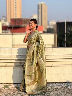 Green banarasi jaal satin silk pink zari woven saree 3