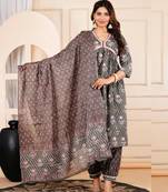 Jaipurite women floral  printed alia cut dupatta set