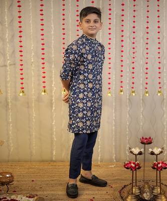 Ink blue block printed kurta set. 4