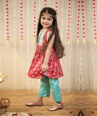 Pink block printed kurta with pants. 3