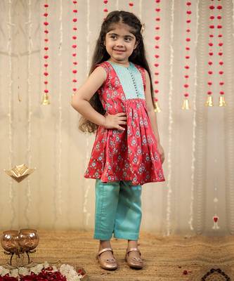 Pink block printed kurta with pants. 4