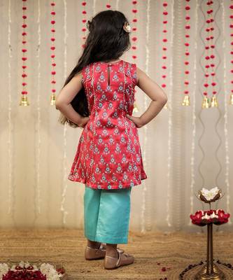 Pink block printed kurta with pants. 5