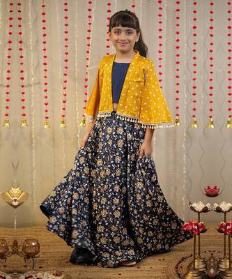 Ink blue block printed skirt with blouse paired with shrug. 3