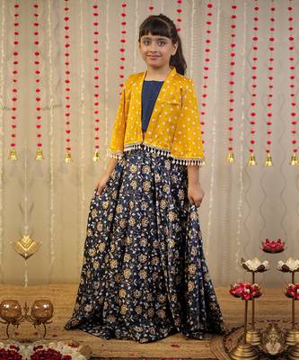 Ink blue block printed skirt with blouse paired with shrug. 4