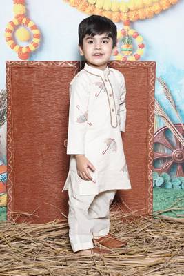  Off White Umbrella Embroidery Kurta Pant 3