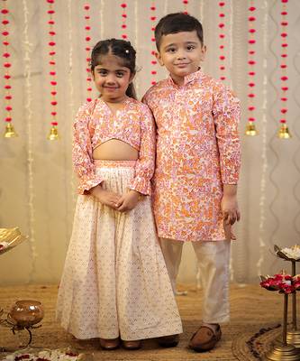 Peach orange block printed kurta set. 7