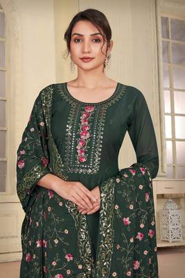 Green beautiful embroidered georgette fabric salwar suit 2