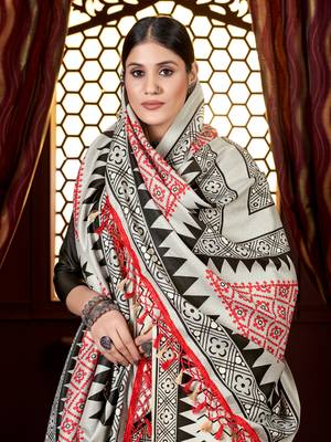 Winter special off white pashmina saree with fancy shawl wedding looks 2