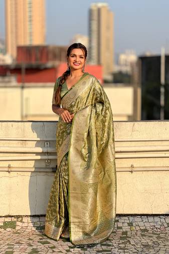 Green banarasi silk wevon jari designer rich looks partywear saree