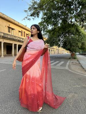 Grace and tradition meet in the exquisite Kota Doria Ombre Saree. 1