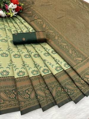 Green Banarasi silk blend copper zari weaving woven leaf design saree with unstitched blouse 2