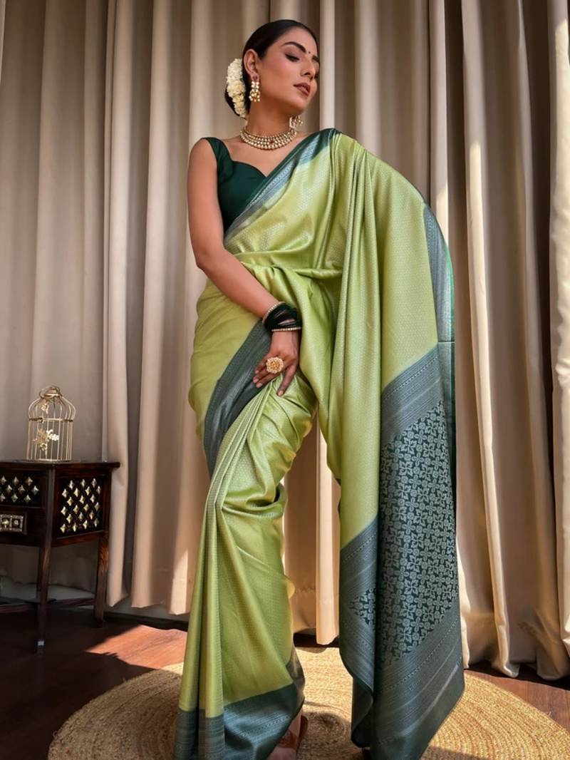 Woven silk blend Saree With Blouse
