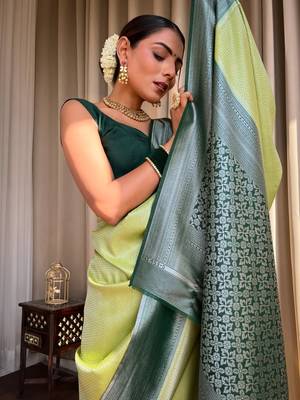 Woven silk blend Saree With Blouse 5