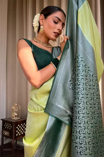 Woven silk blend Saree With Blouse