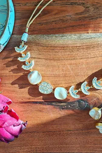 Alankar druzy chand necklace set