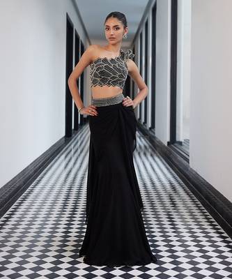 Pointed petals emb one shoulder top with bloach element paired with a drape pointed kali fish cut skirt pattern 2