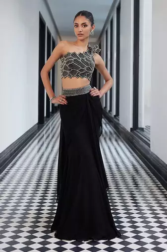 Pointed petals emb one shoulder top with bloach element paired with a drape pointed kali fish cut skirt pattern