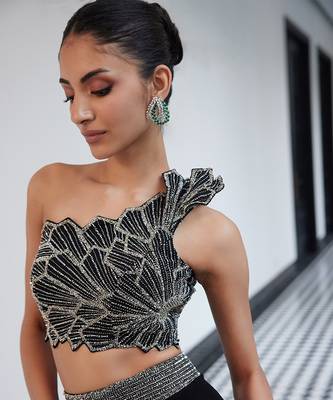 Pointed petals emb one shoulder top with bloach element paired with a drape pointed kali fish cut skirt pattern 3