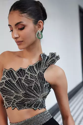 Pointed petals emb one shoulder top with bloach element paired with a drape pointed kali fish cut skirt pattern