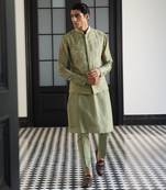 Bandi in varied petals emb with kurta and pants