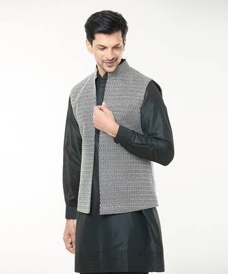 Black embroidered kurta-jacket set 4
