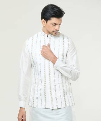 Off white embroidered kurta-jacket set 4