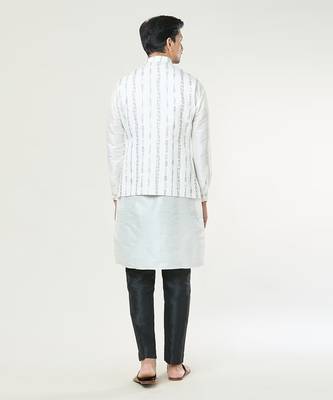 Off white embroidered kurta-jacket set 5